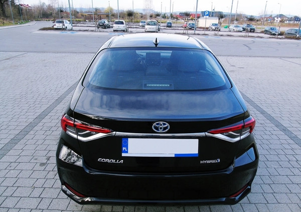 Toyota Corolla cena 76700 przebieg: 83000, rok produkcji 2019 z Chełmża małe 301